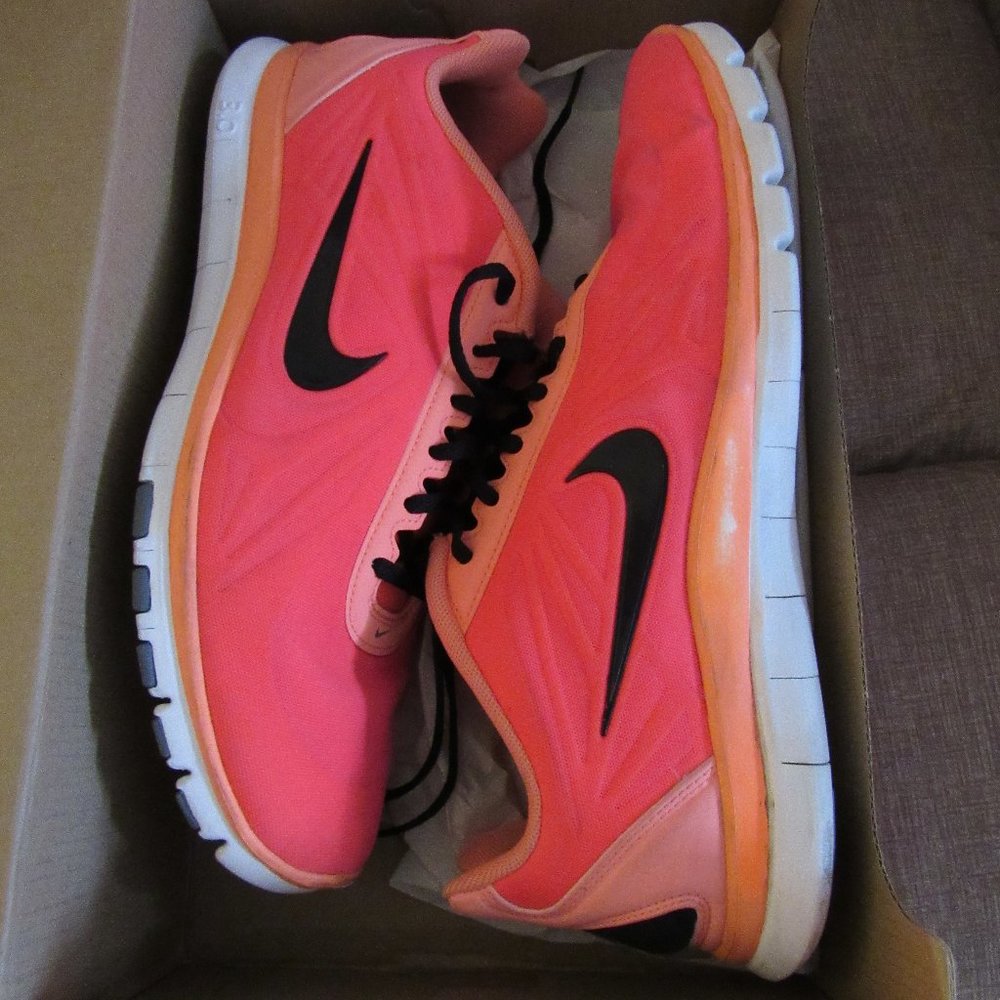 Nike Free TR Luxe Tech Size 10
